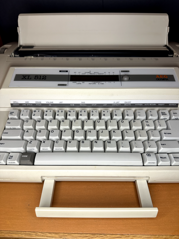 Typewriter Olympia AEG Model XL512 - READ DESCRIPTION