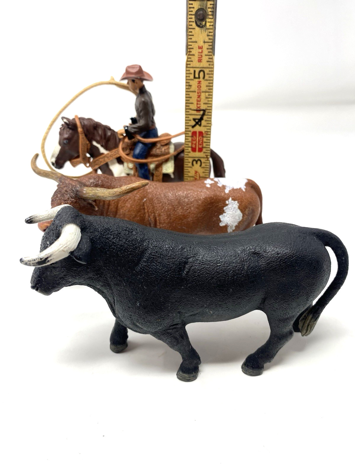 Schleich 2 Texas Longhorn Bulls, Horse & Cowboy Roping Figurines