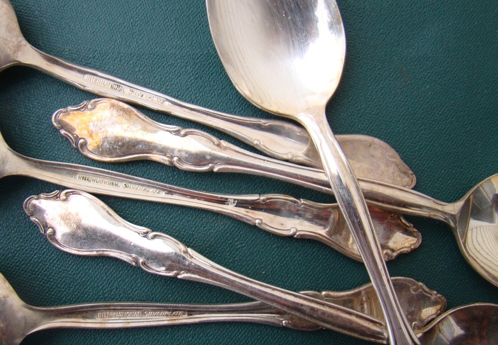 1972 Coventry 8 Teaspoons International Silverplate Flatware 6"