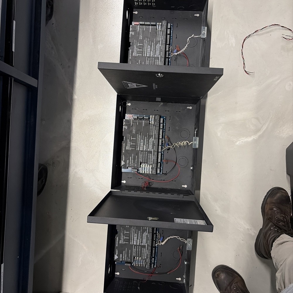 DSX Access Systems 1022 Inteligent Controller With Panel Enclosure 5/5 Condition