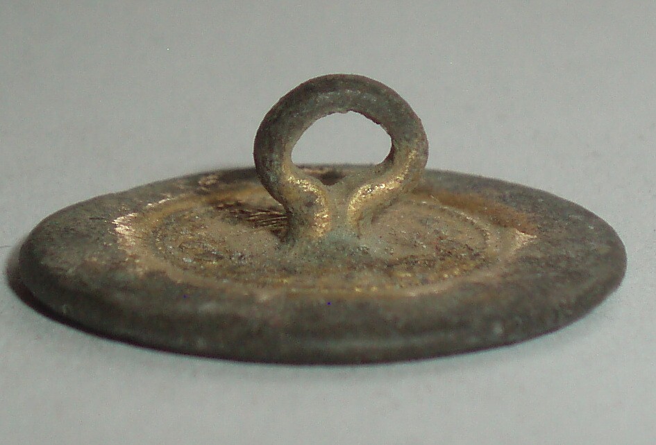 1823 - 1865 ANTIQUE SOLID PEWTER JACKET BUTTON W/ ST EDWARDS CROWN MAKER MARK