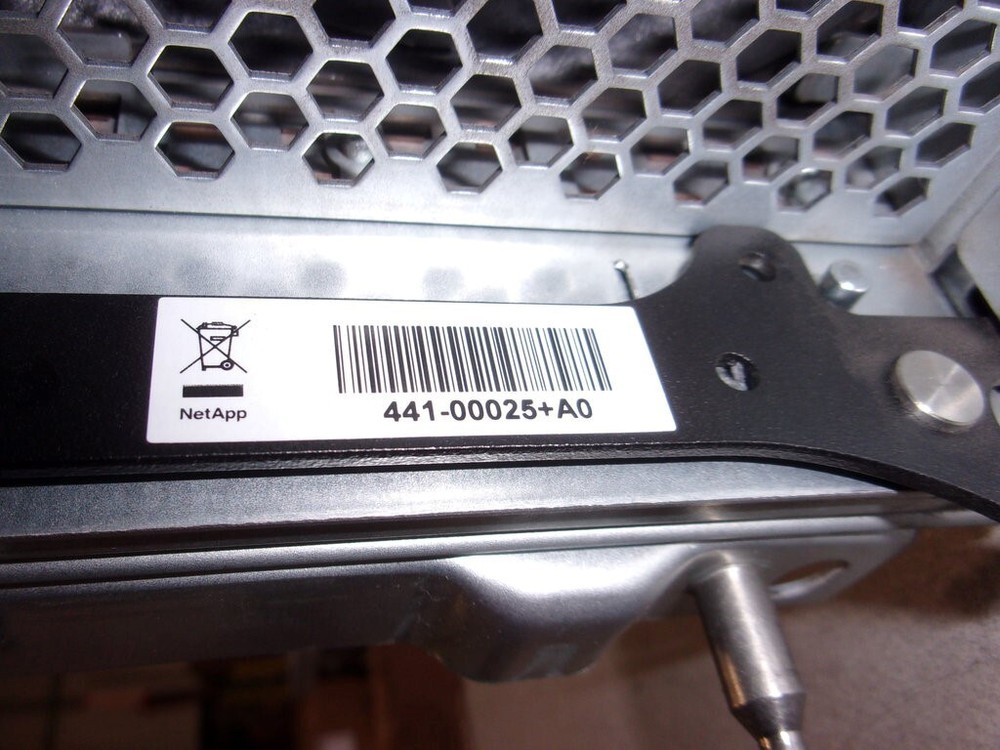 NetApp NAF-1301 FAS8020 SAN Disk Array SEE NOTES