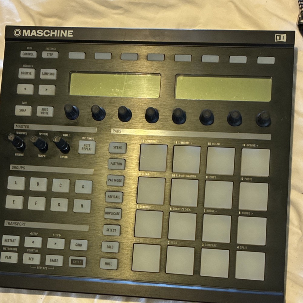 Native Instruments Maschine Pad Controller USB Compatible MIDI In/Out 16 Keys