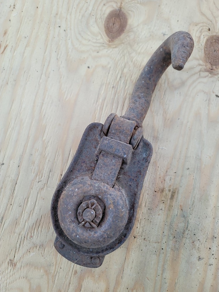 Heavy Duty Pulley And Chain System, Large Hook Opens To Make Loading Easy