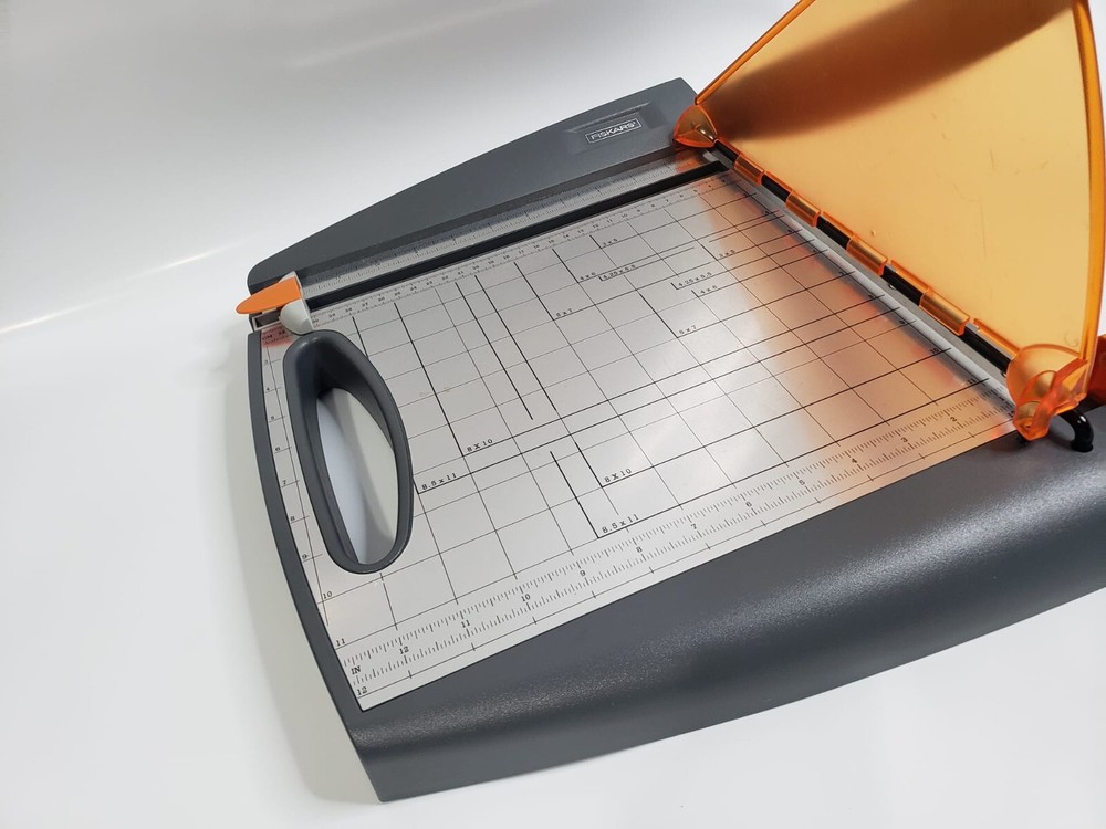 Fiskars Crafting Bypass Paper Trimmer Self Sharpening 12”