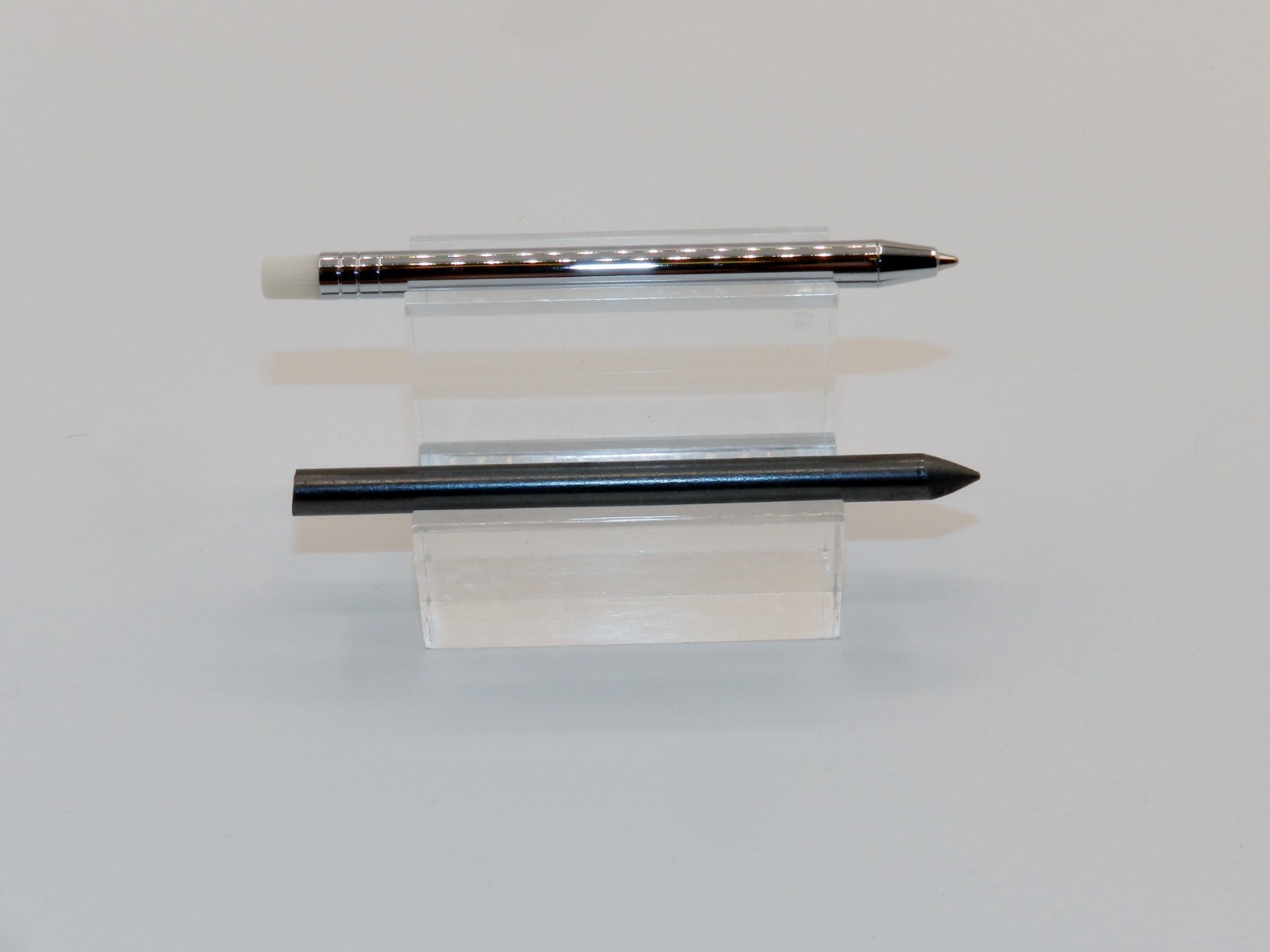 Chrome finish 5.6mm Sketch Pencil. Hand made with Lilac Acrylester. #157