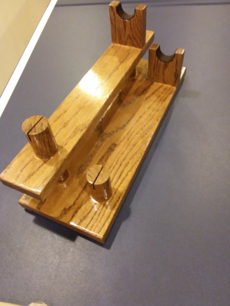 DOUBLE BOWIE KNIFE RED OAK DISPLAY STAND