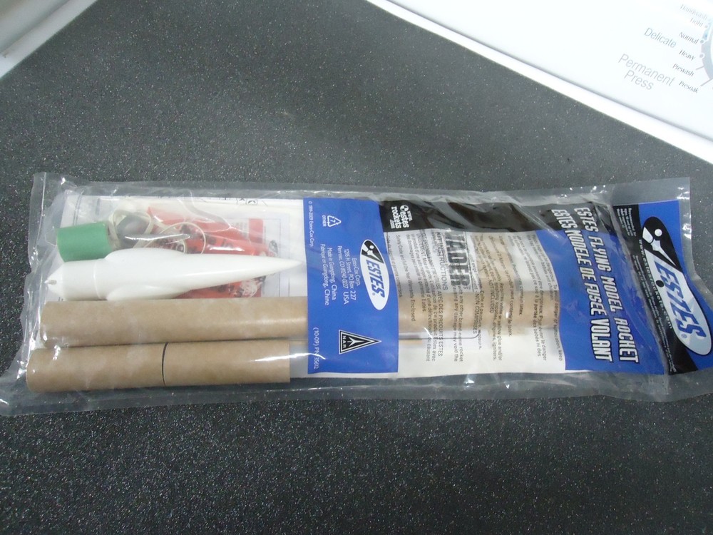 Estes No. 3003 Alien Invader model rocket kit New Unopened Skill level 2