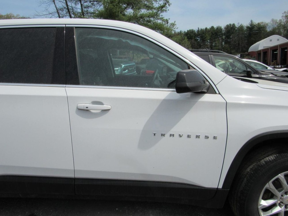 TRAVERSE 2021 Glove Box 1042784
