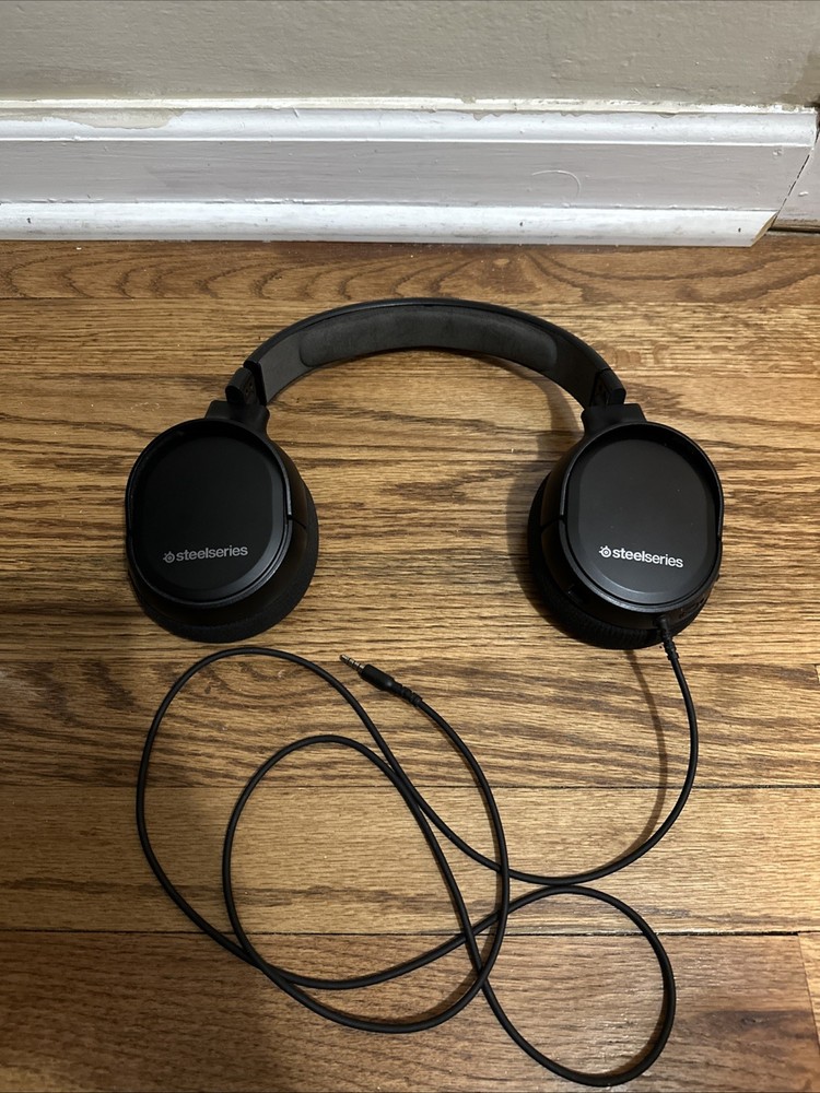 SteelSeries  Wired HeadphonesGaming Headset - A1 (Tested)