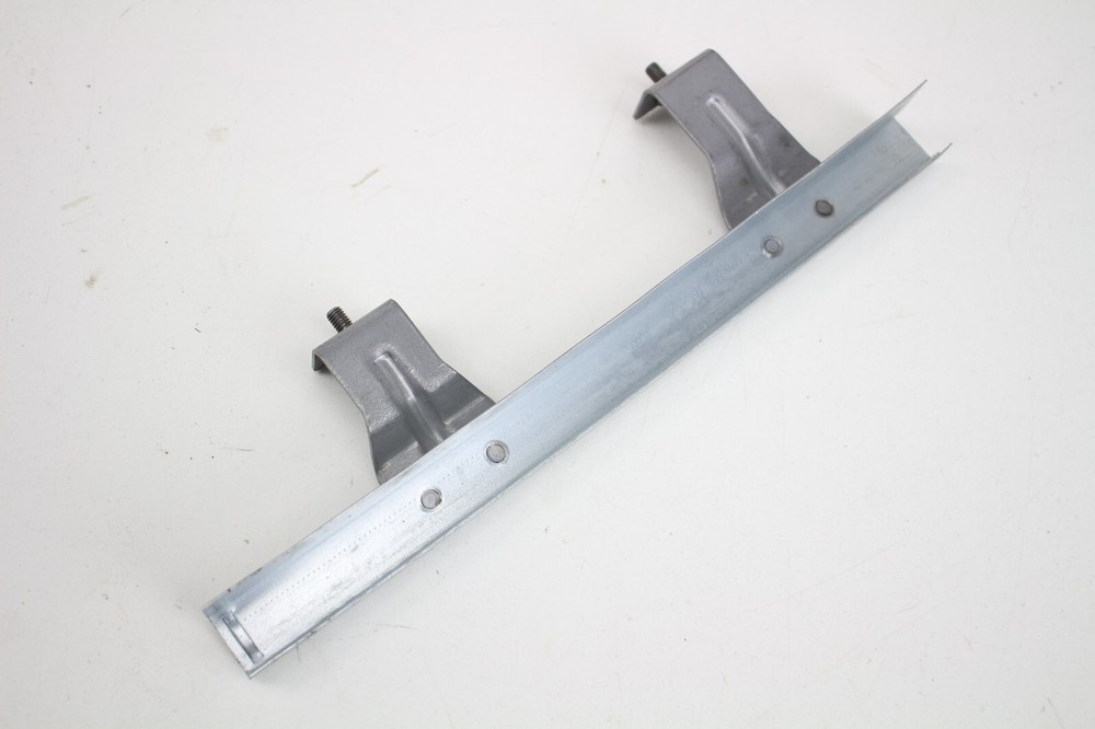 International Left Door Roll Form Bracket 4053437C3