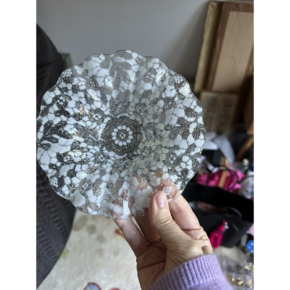 White Snowflake Design In Clear Glass Small Candy Dish Beautiful Pattern 7” EUC