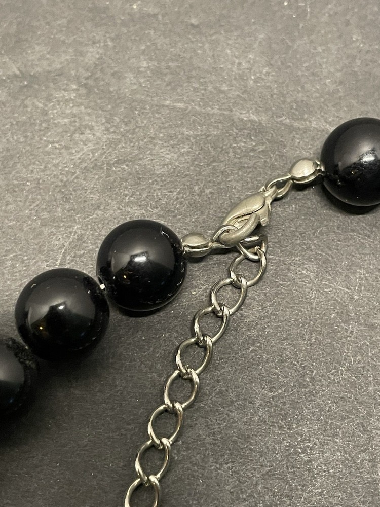 Vintage icing Black and white beaded necklace