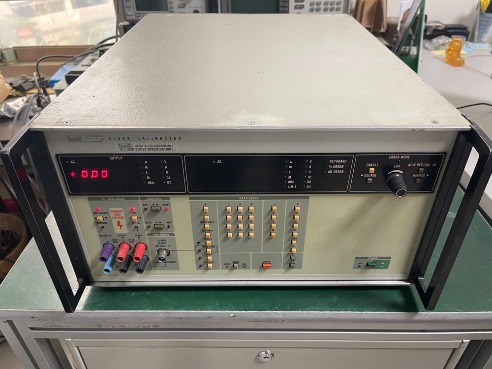 Fluke 5100A Calibrator (Front panel updated To 5100B Series Specifications)_5022