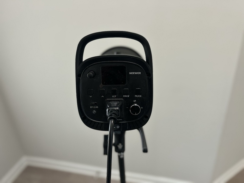 Neewer CB100C LED Continuous Studio Light BT 2.4G AC-Powered Black
