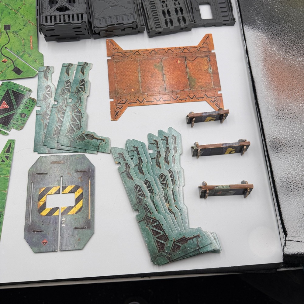 Warhammer 40k Outlanders Expansion Pack INCOMPLETE Read