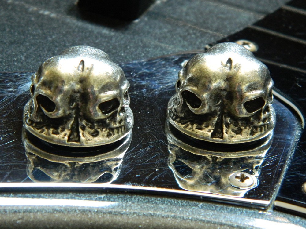 4 SKULL GUITAR KNOBS - HAND MADE SOLID METAL SPEED KNOBS 3 SKULLS PER KNOB