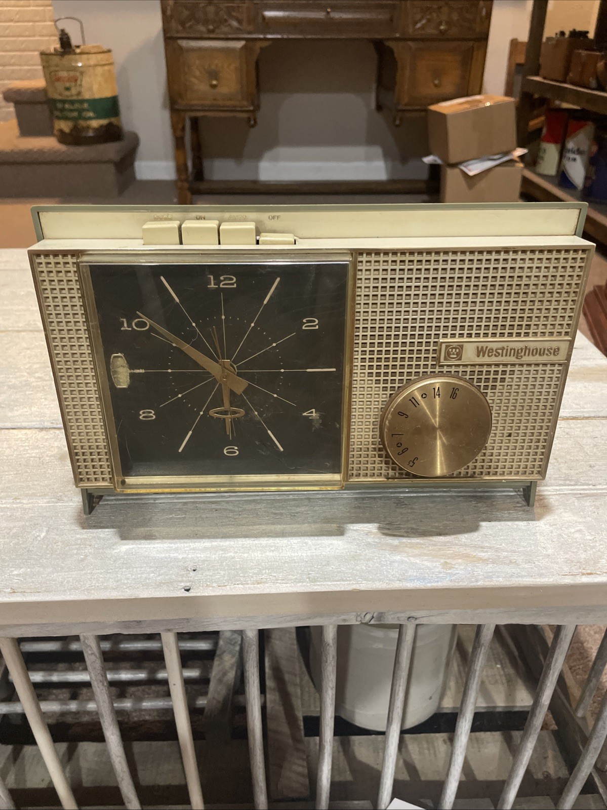 Vintage Westinghouse AM Clock Radio Bakelite