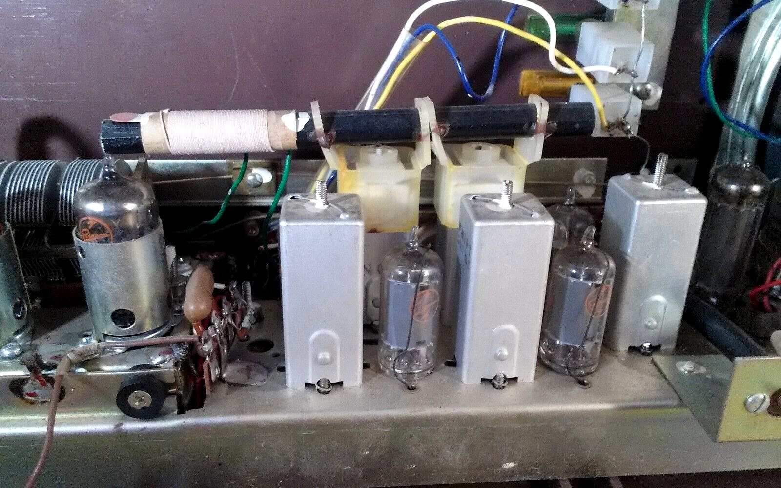 Vintage Lloyd's TM-821A High Fidelity AM/FM Tube Radio