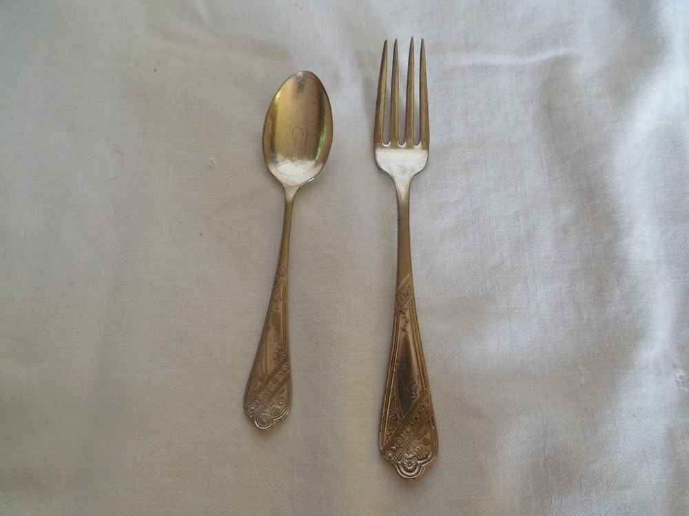 Holmes & Edwards, I/S Lyonnaise silver childs flatware set 1879 2pc Rare