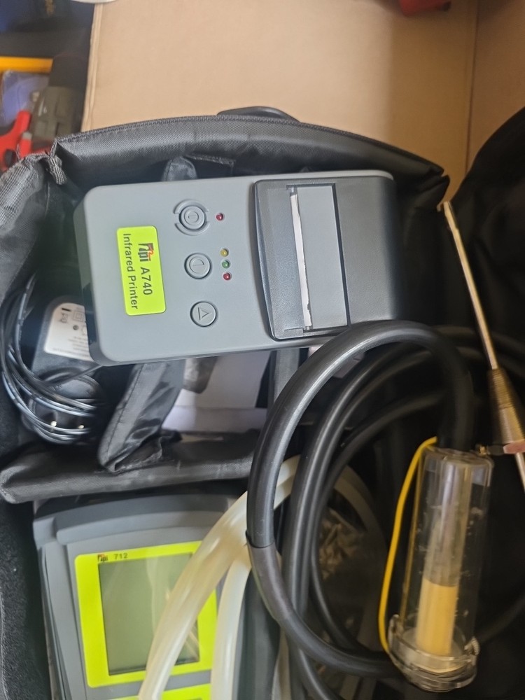 TPI 712 Combustion Efficiency Analyzer with Flue Probe
