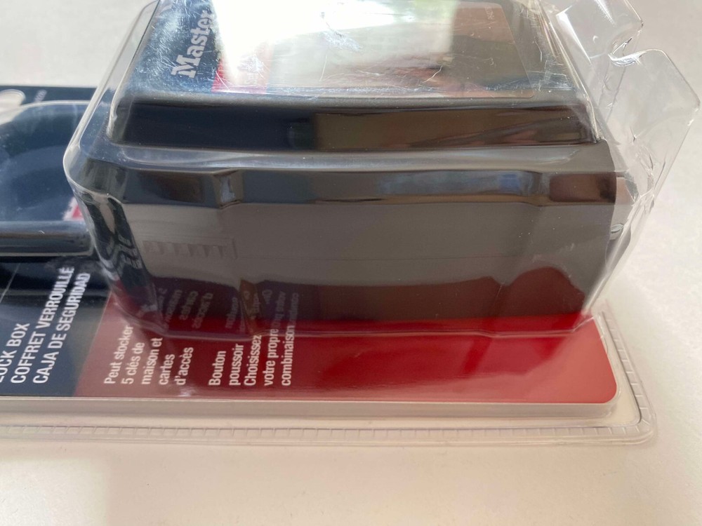 Master Lock Portable Key Lock Box Push Button Resettable Combination 5422D NEW