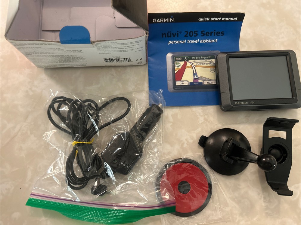 GARMIN Nuvi 205 GPS 3.5" Navigation System Bundle - With Box