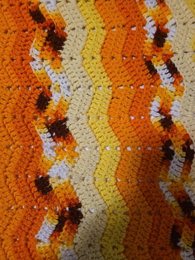 Vtg Handmade crochet afghan blanket featuring a zigzag chevron pattern 53"×47"
