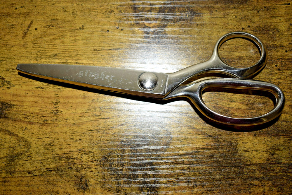 Gingher 7 1/2" Pinking Shears for Sewing and Crafts Pre-Owned
