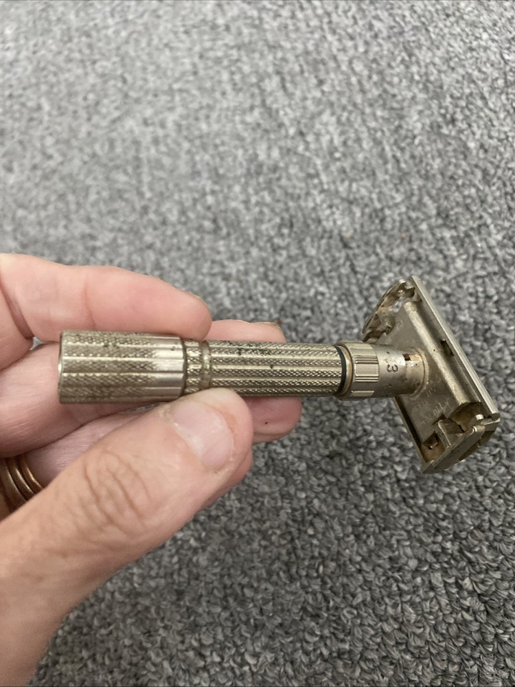Vintage Gillette Fatboy Adjustable Safety Razor D4 Nice Doors Open