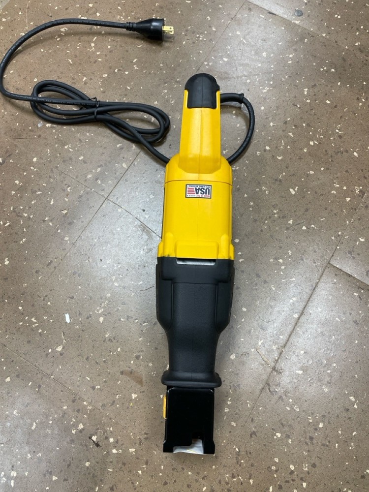 DEWALT DWE305 RECIPROCATING SAW (FLO063453)