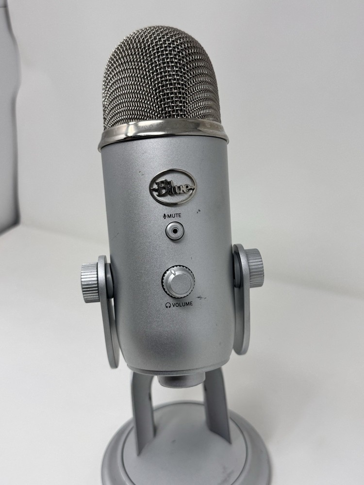 Blue Yeti USB Microphone Silver Desktop Stand Tested Working