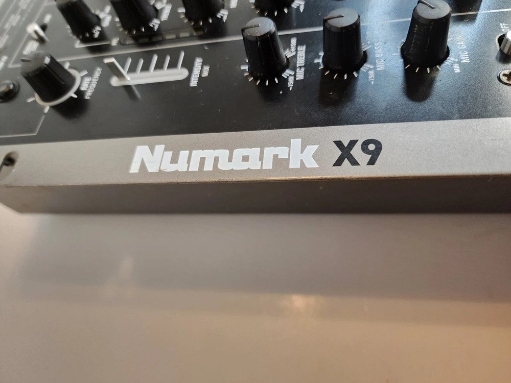 Numark X9 3-Channel Digital Scratch Mixer 24-Bit with Effects Powers On