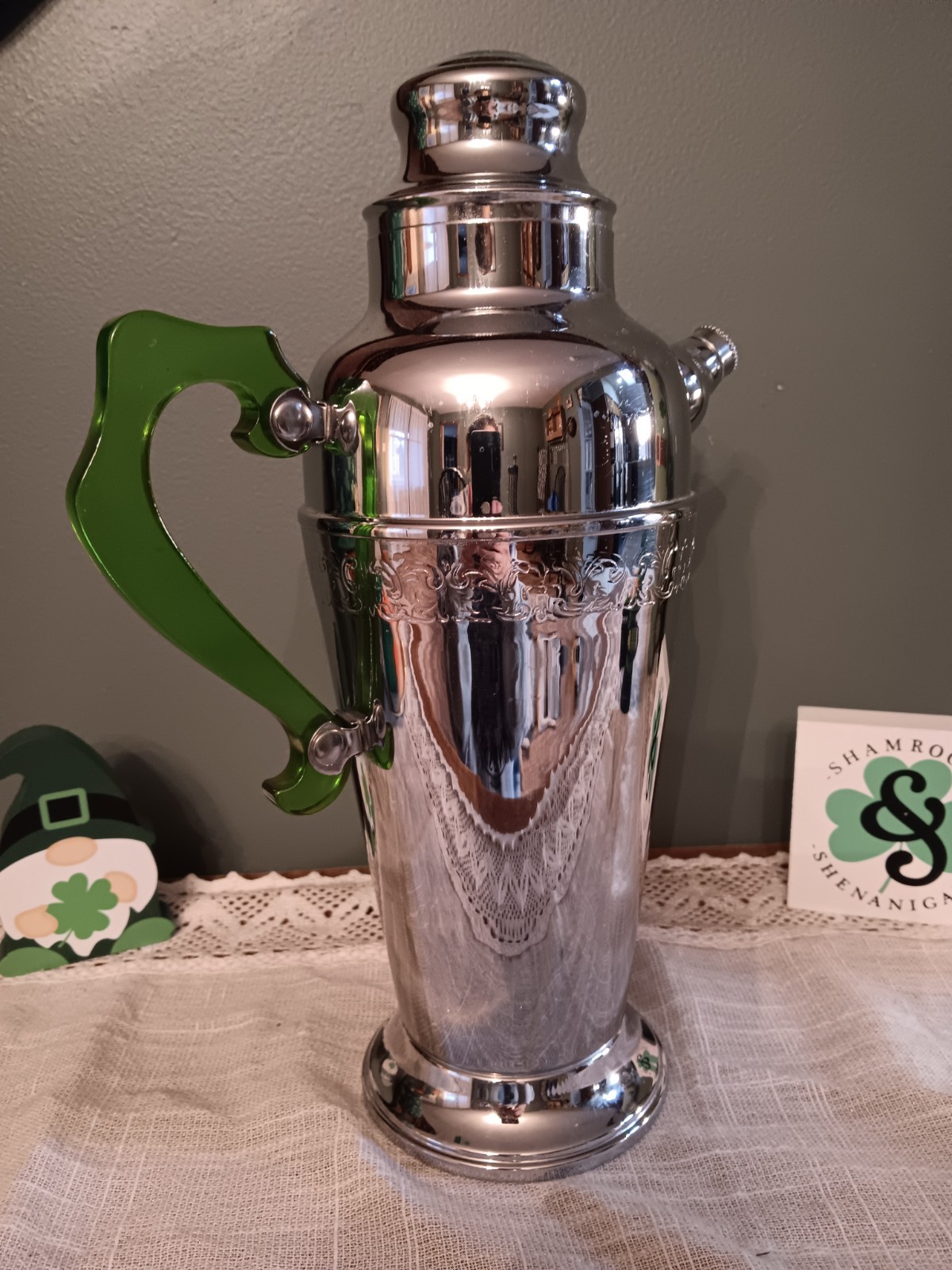 Vintage Art Deco Chrome Cocktail Shaker With Rare Avocado Green Bakelight Handle