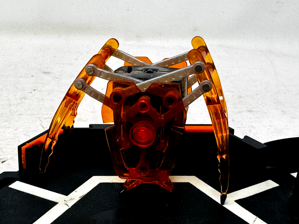HEXBUG Battery Powered Micro Robotic Creatures Bugs Inchworm w/ Platform