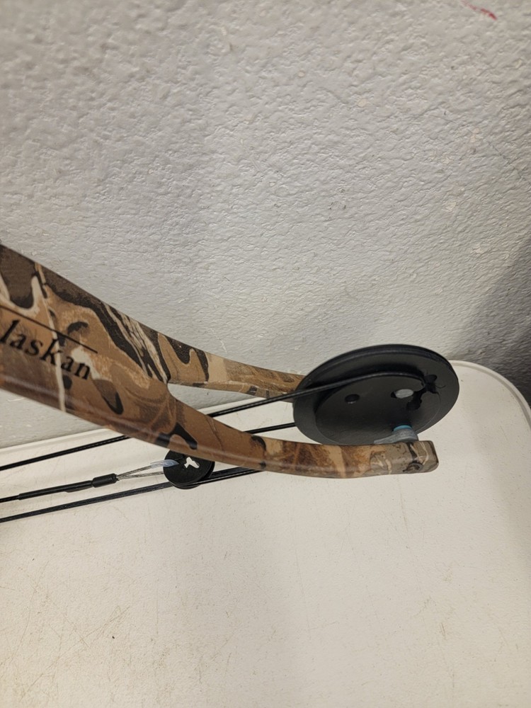 Bear Alaskan Bow Olive 70 lb - W/ Case & Gear