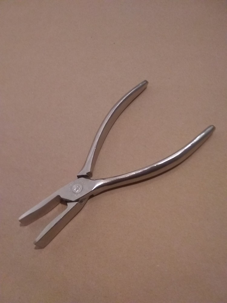 C.S. OSBORNE # 10 Cantle Plier