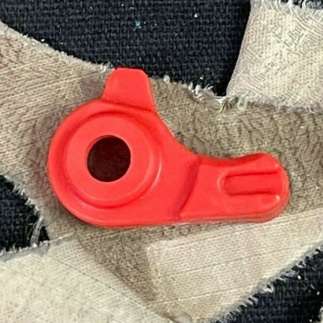 NEW Dye Rotor Bottom Shell Locking Clip - Right (R80001009)