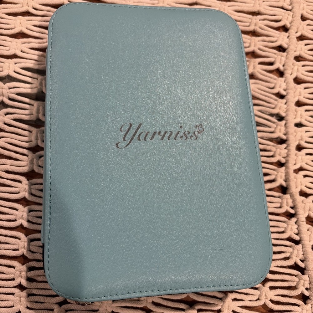 Yarniss Knitting Zip Book