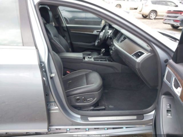 GENESIS 2015 Glove Box 5003540