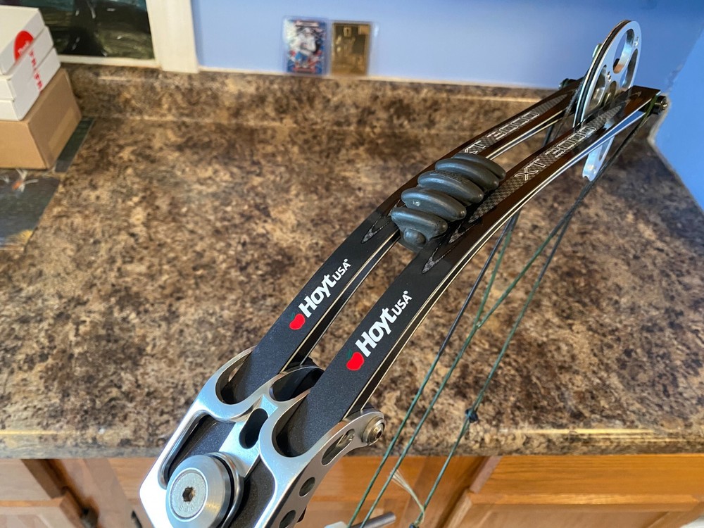 Hoyt Hypertec 60-70# RH with XT-3000 Limbs 36" A2A