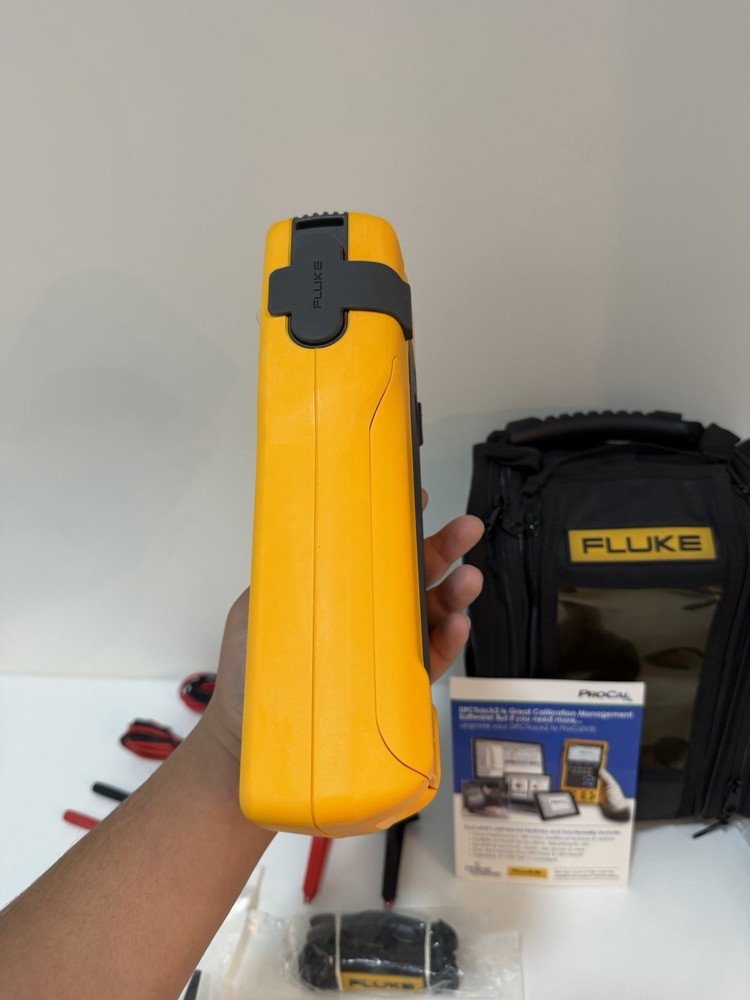 FLUKE 754 DOCUMENTING PROCESS CALIBRATOR W/ACCESSORIES - NEW (FREE SHIPPING)