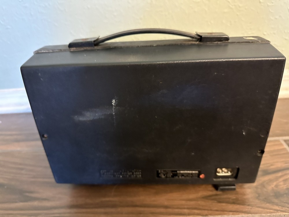 Bell & Howell 10MS 8mm Dual Super Variable Speed Black Projector Untested