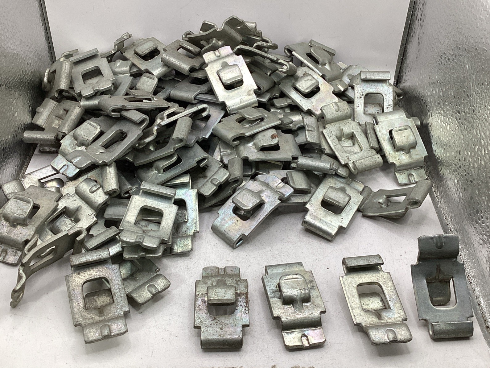 Steel Metal Shelf Clips - Commercial Industrial Shelving (lot of 100)