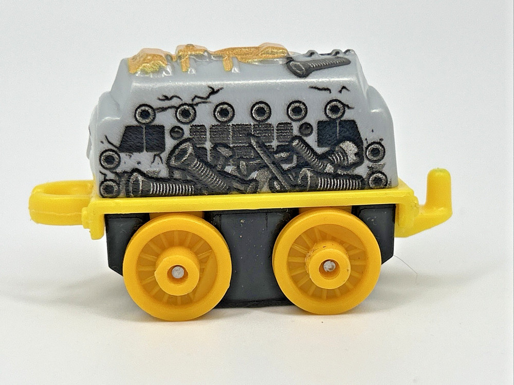 THOMAS & FRIENDS Minis Train Engine Diesel 10 Construction Engine Nuts Bolts