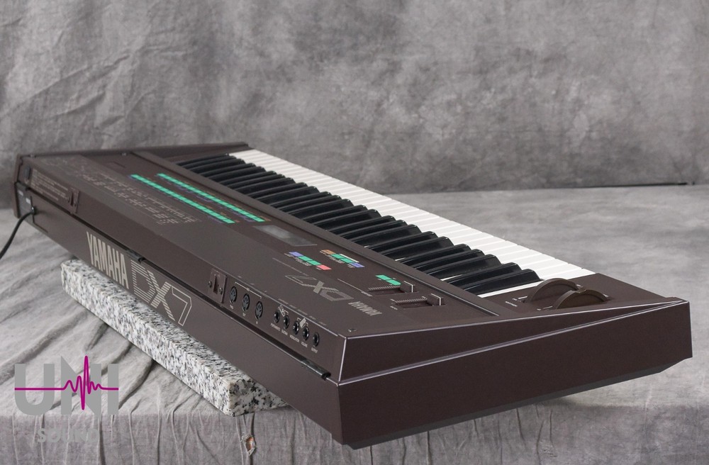 YAMAHA DX7 Digital Programmable Algorithm Synthesizer in Very Good Condition