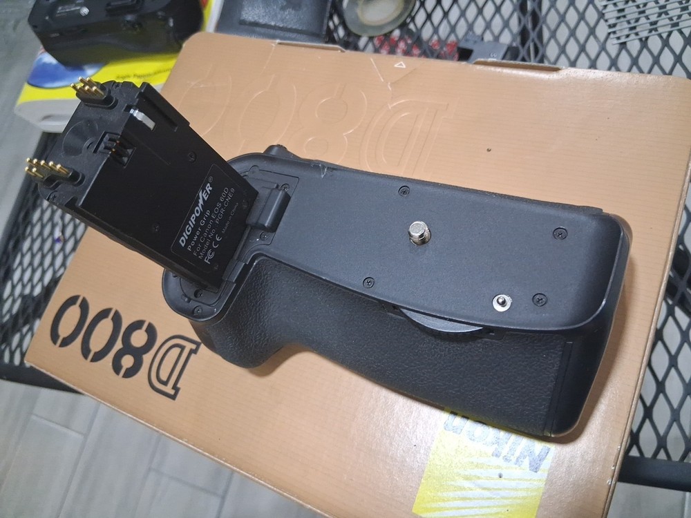 New Dste Bg-E9 Battery Grip for Canon Eos 60D As Lp-E6 Bge9 Camera