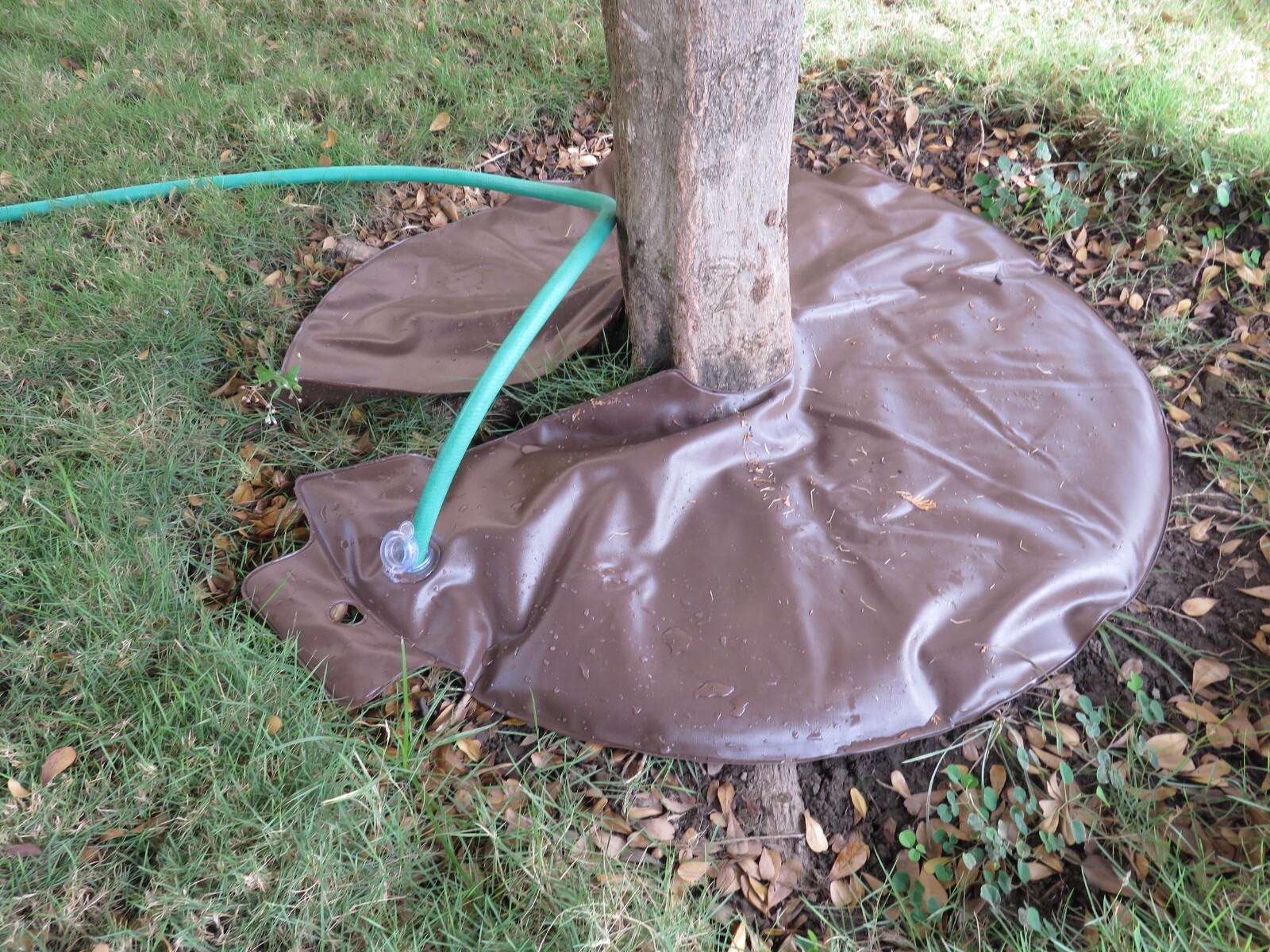 Tree Watering Ring 15 Gal Self Irrigation Bag 4 Pack for Shrubs