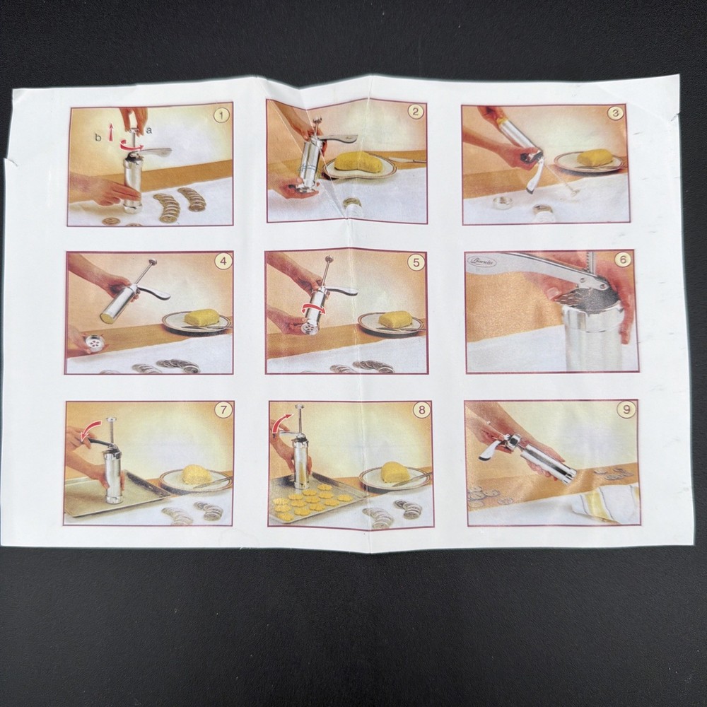 23 Piece Cookie Press & Cake Decorating Kit In Box