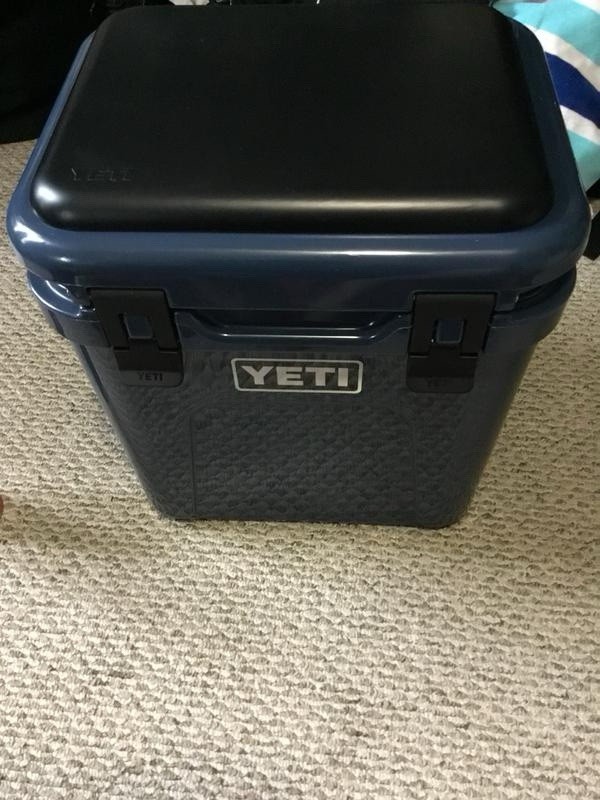 Yeti Roadie 15 Hard Cooler -Navy